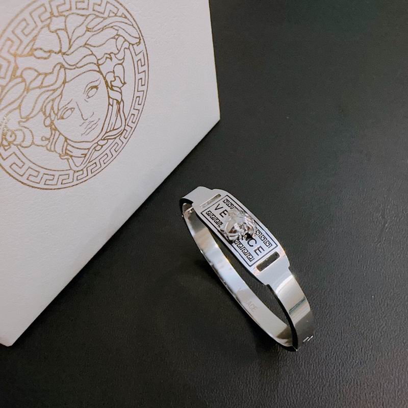 Versace bracelet 01yxh05